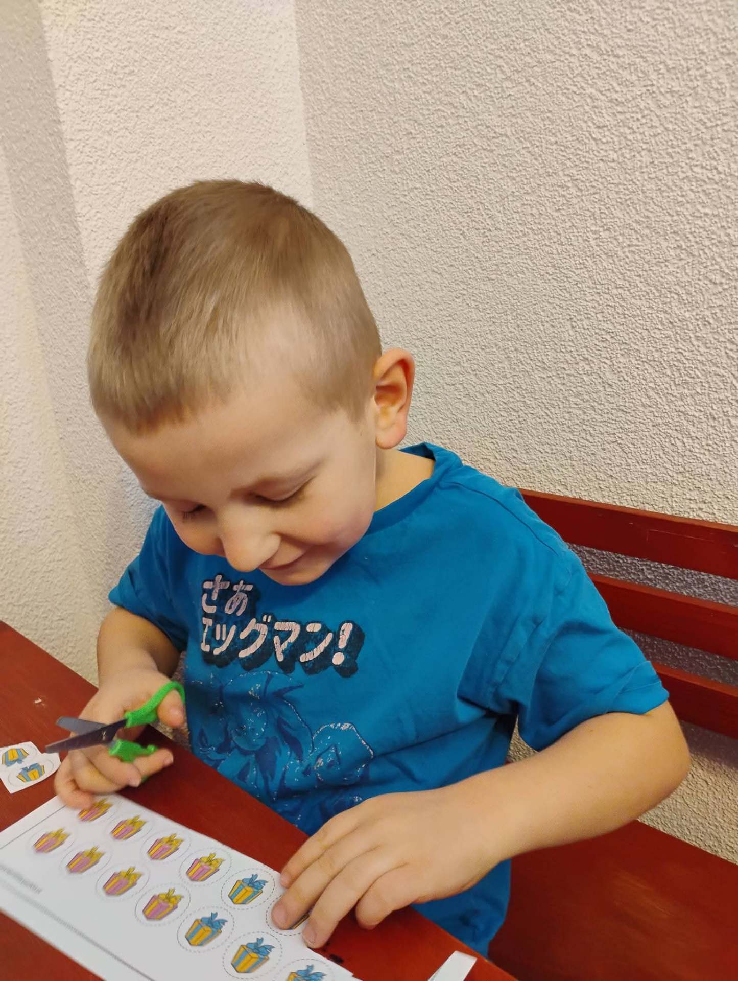 Ćwiczenia manualne – wycinanie nożyczkami
